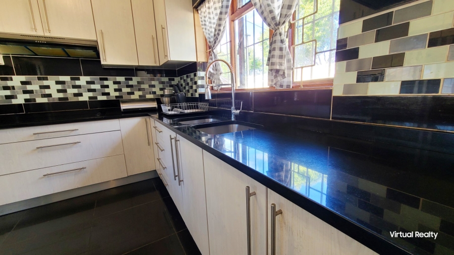 4 Bedroom Property for Sale in Thornton Western Cape